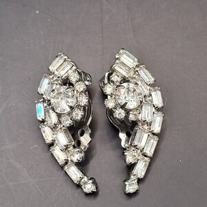 Vintage 1950s Mid-centiury Clear Rhinestone Silver Tone Cluster Clip-on Earrings